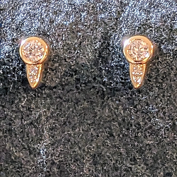Warner Bros. Jewelry - WONDER WOMAN. LIGHTNING BOLT EARRINGS.